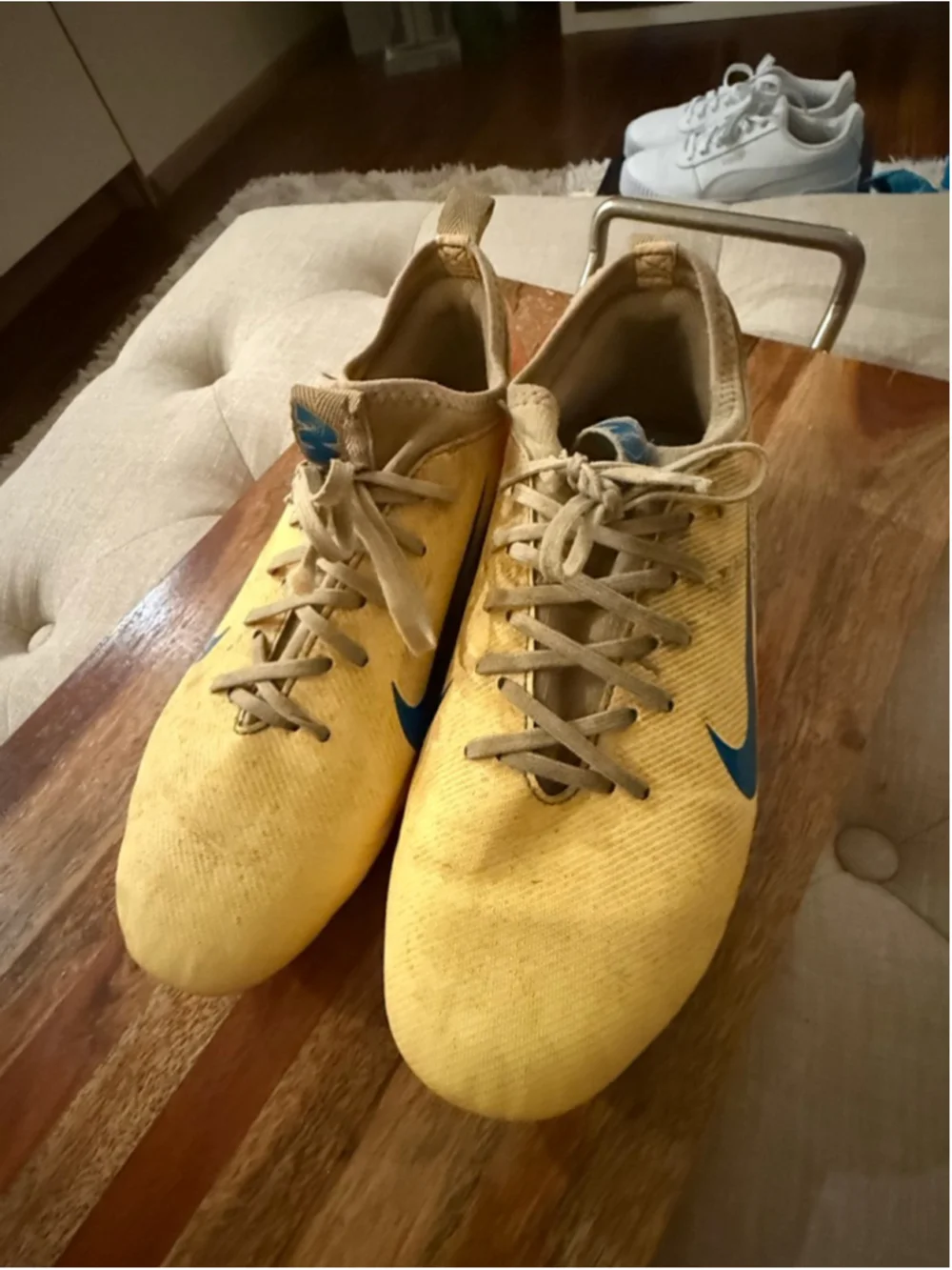 Youth Nike Athletic Shoes Size 6 Yellow Orange
